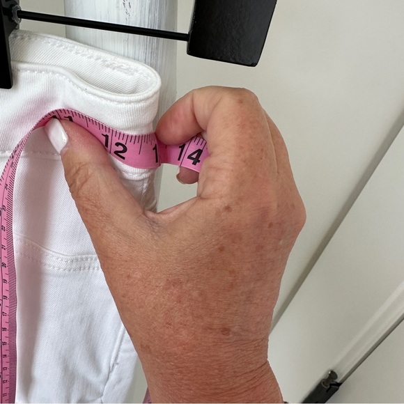 American Eagle Outfitters White Distressed Hi Rise Jegging Cropped Jeans Size 0 - Picture 13 of 13